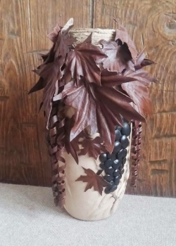Интерьерная ваза из кожи.